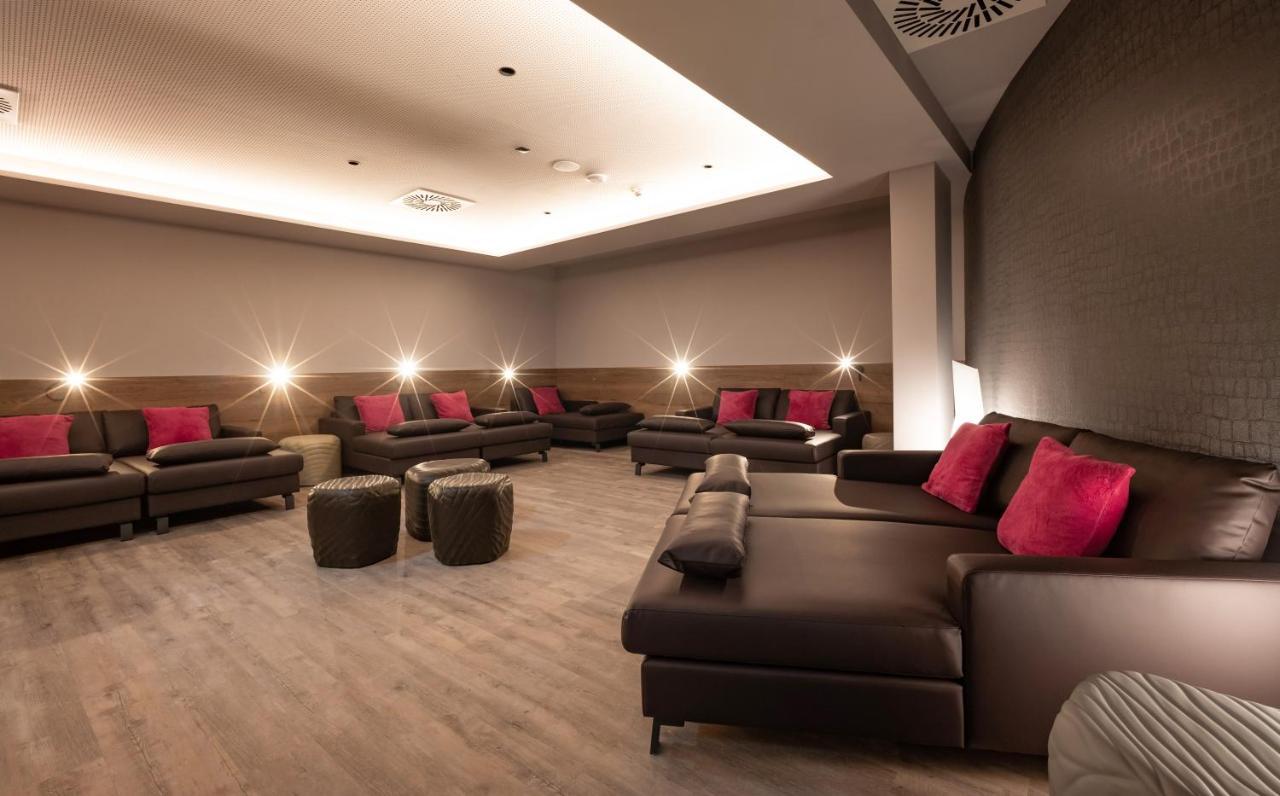 Hotel Adapura Ваграйн Экстерьер фото